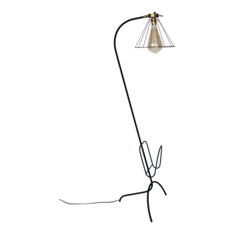 Magazine floor lamp in wrought iron and brass, exposed bulb 1960