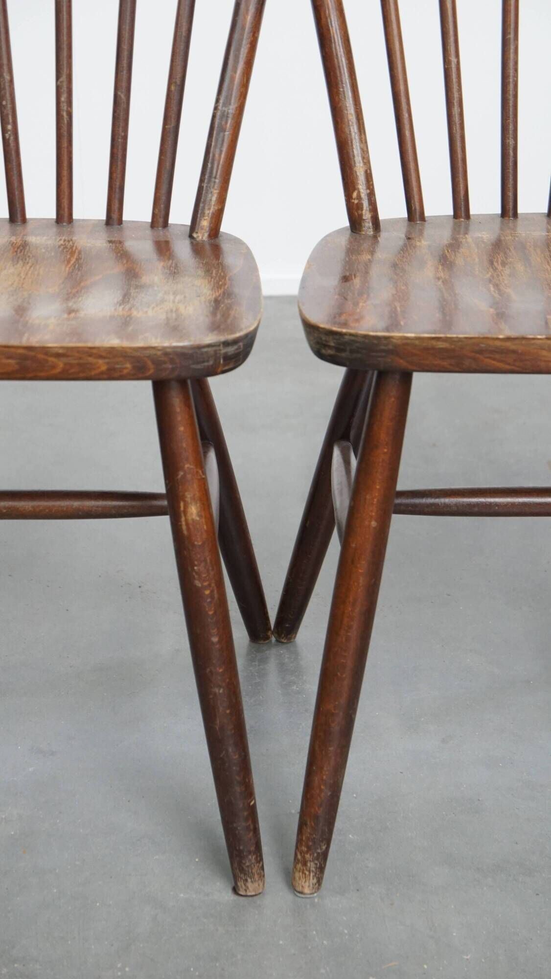 Set of 4 vintage Windsor wooden spindle chairs from the 1970s