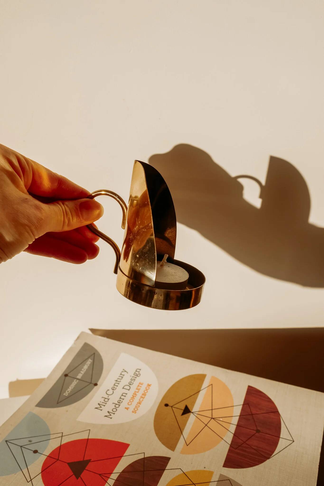 Brass tea light holder with handle