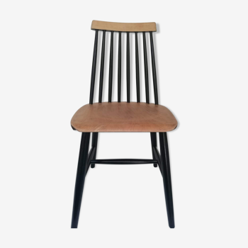 Scandinavian wood and black chair