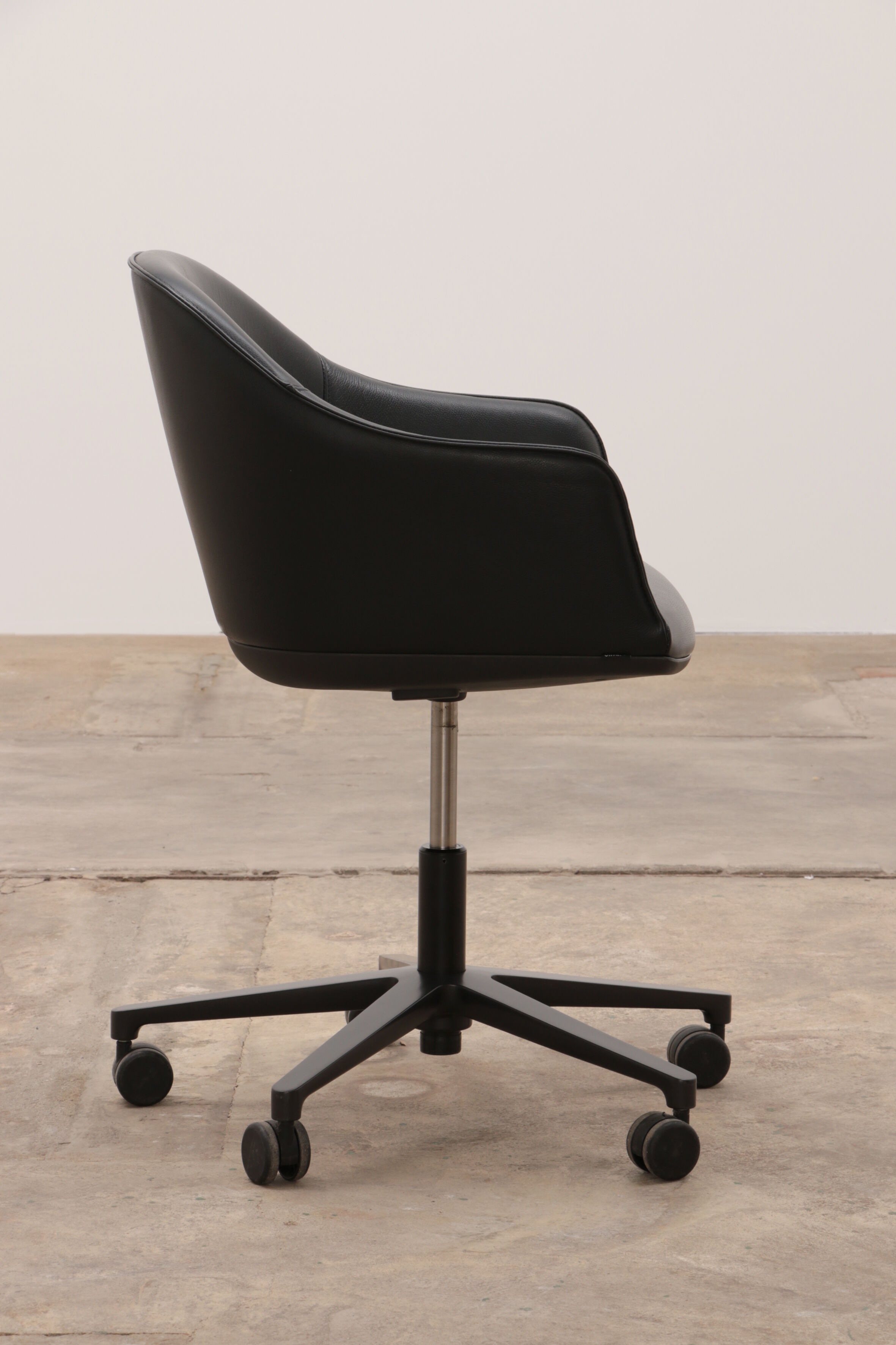 Vitra softshell office chair design by Ronan & Erwan Bouroullec.