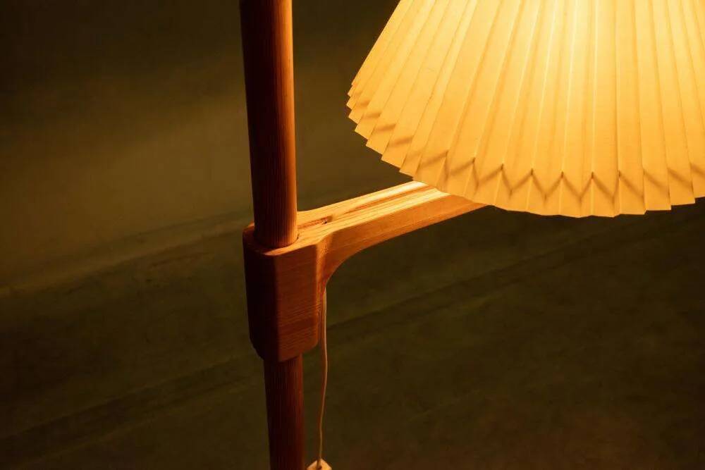 Minimalist Scandinavian floor lamp Carl Malmsten in pine, Sweden