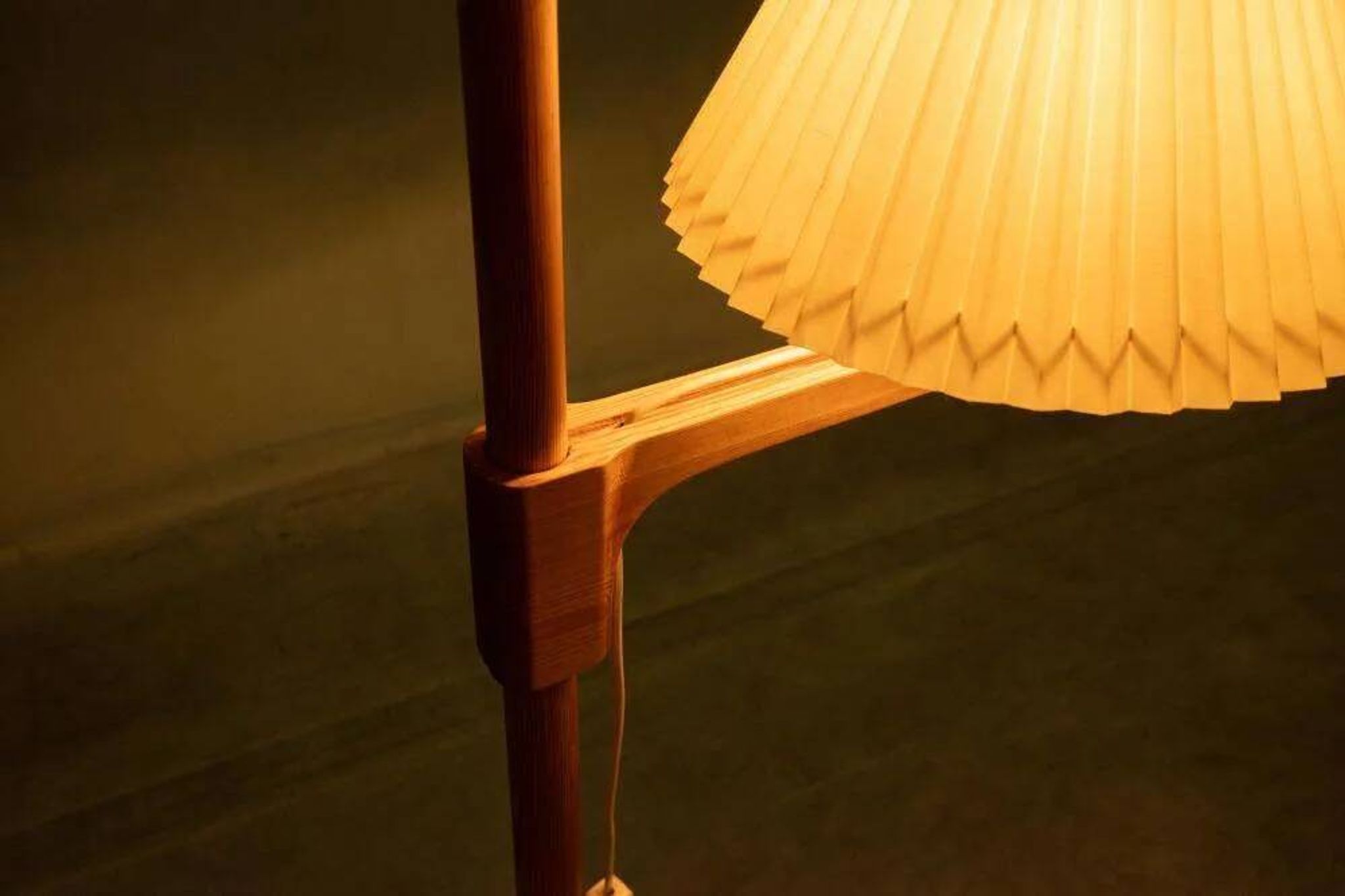 Minimalist Scandinavian floor lamp Carl Malmsten in pine, Sweden