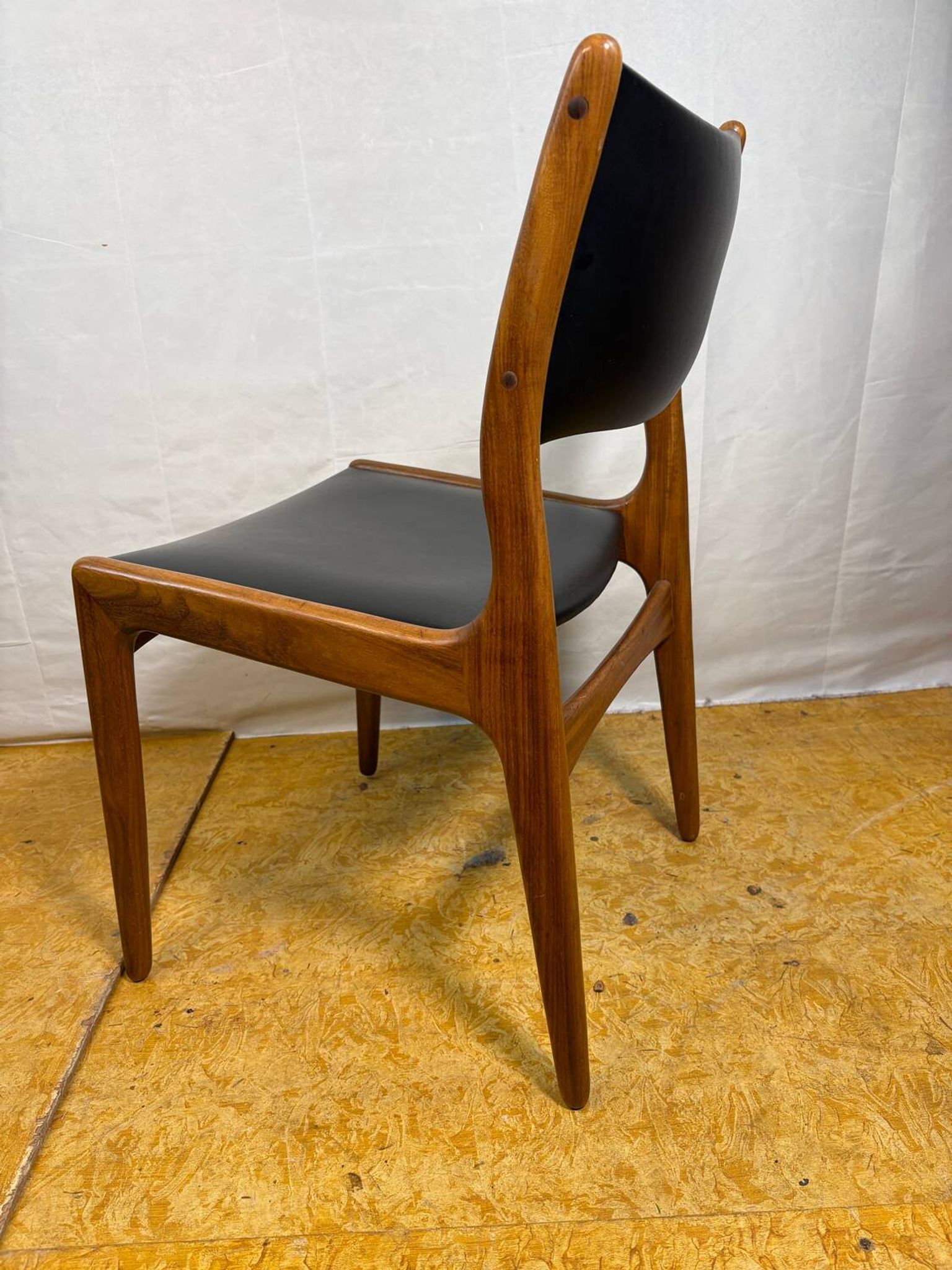 Ensemble de 8 chaises de salle à manger rétro milieu du siècle par Johannes Andersen pour Uldu