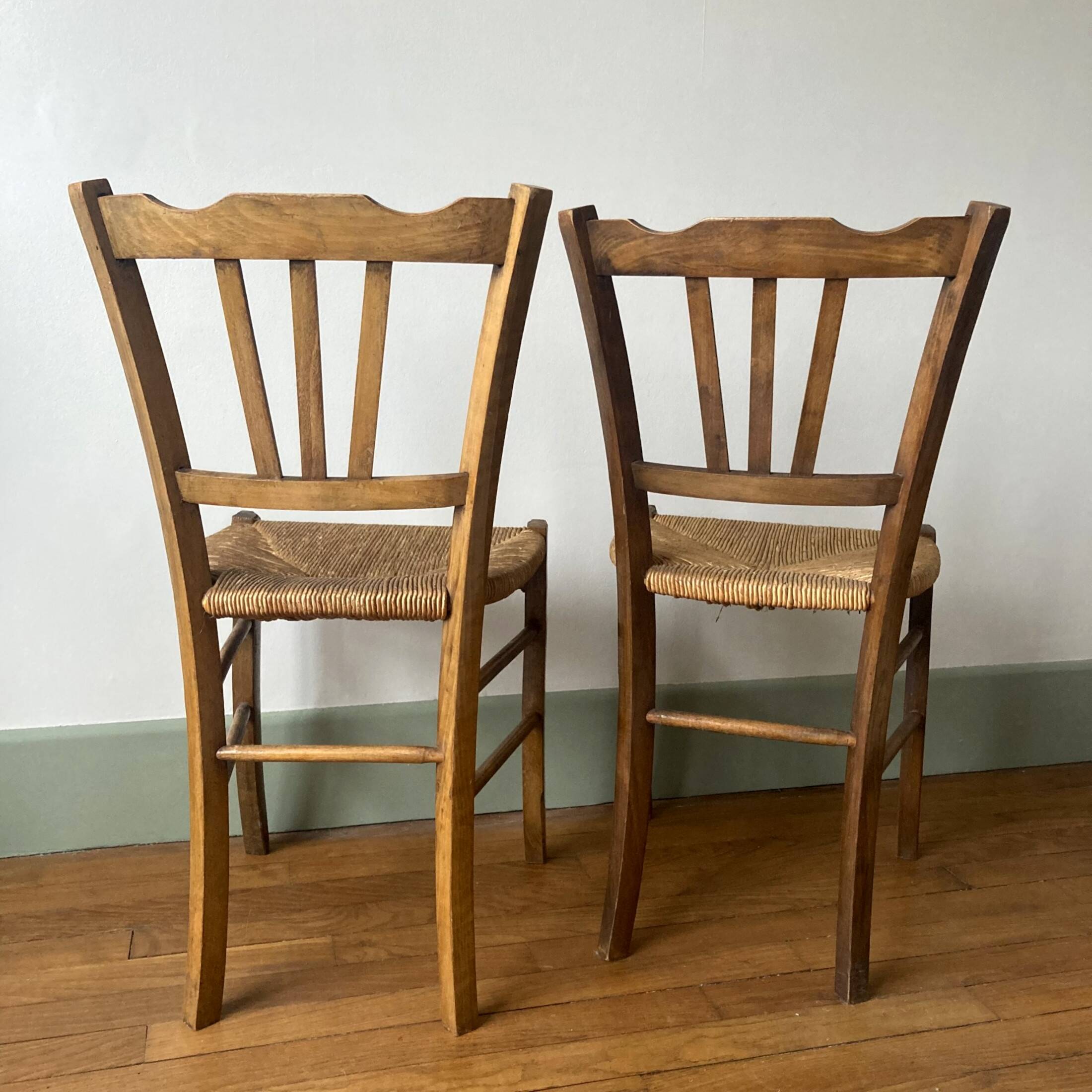 Set of 2 old mulched wooden chairs