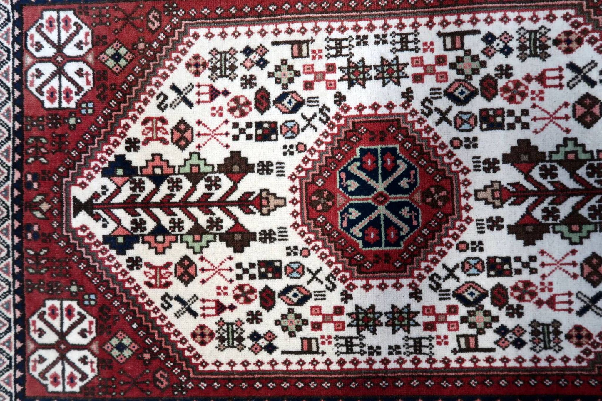 Handmade vintage Persian Gashkai rug 62cm x 105cm, 1960s