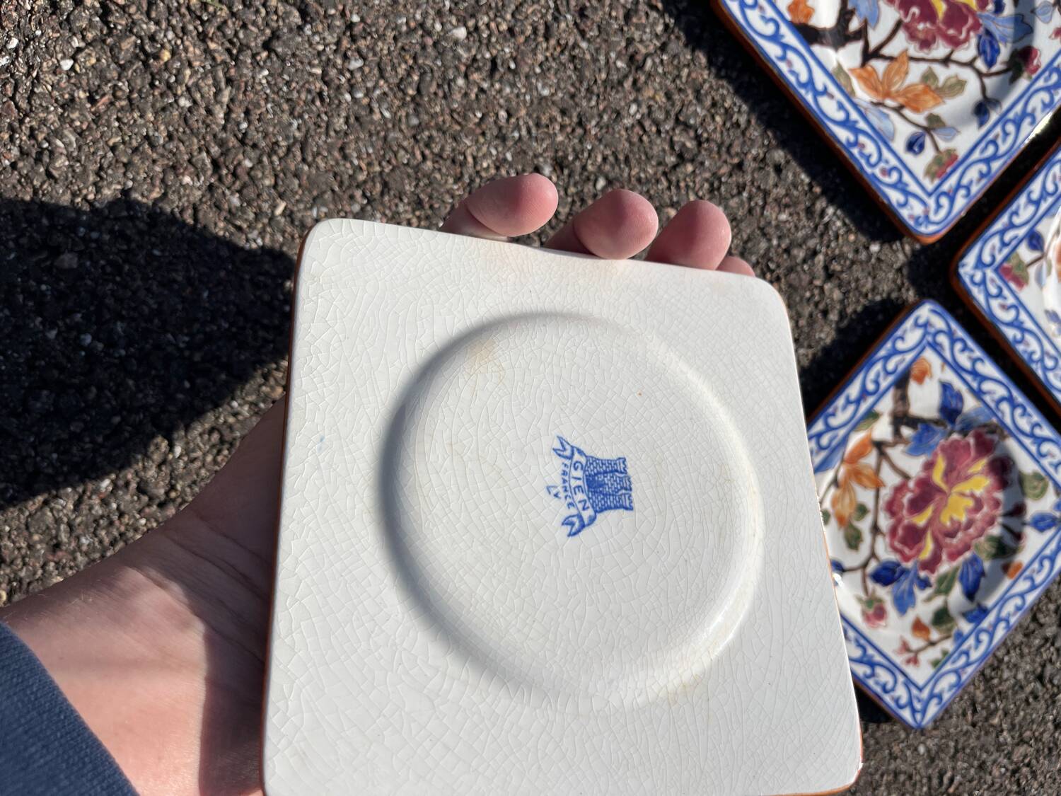 Set of 4 Gien earthenware cake dessert plates with peony decoration