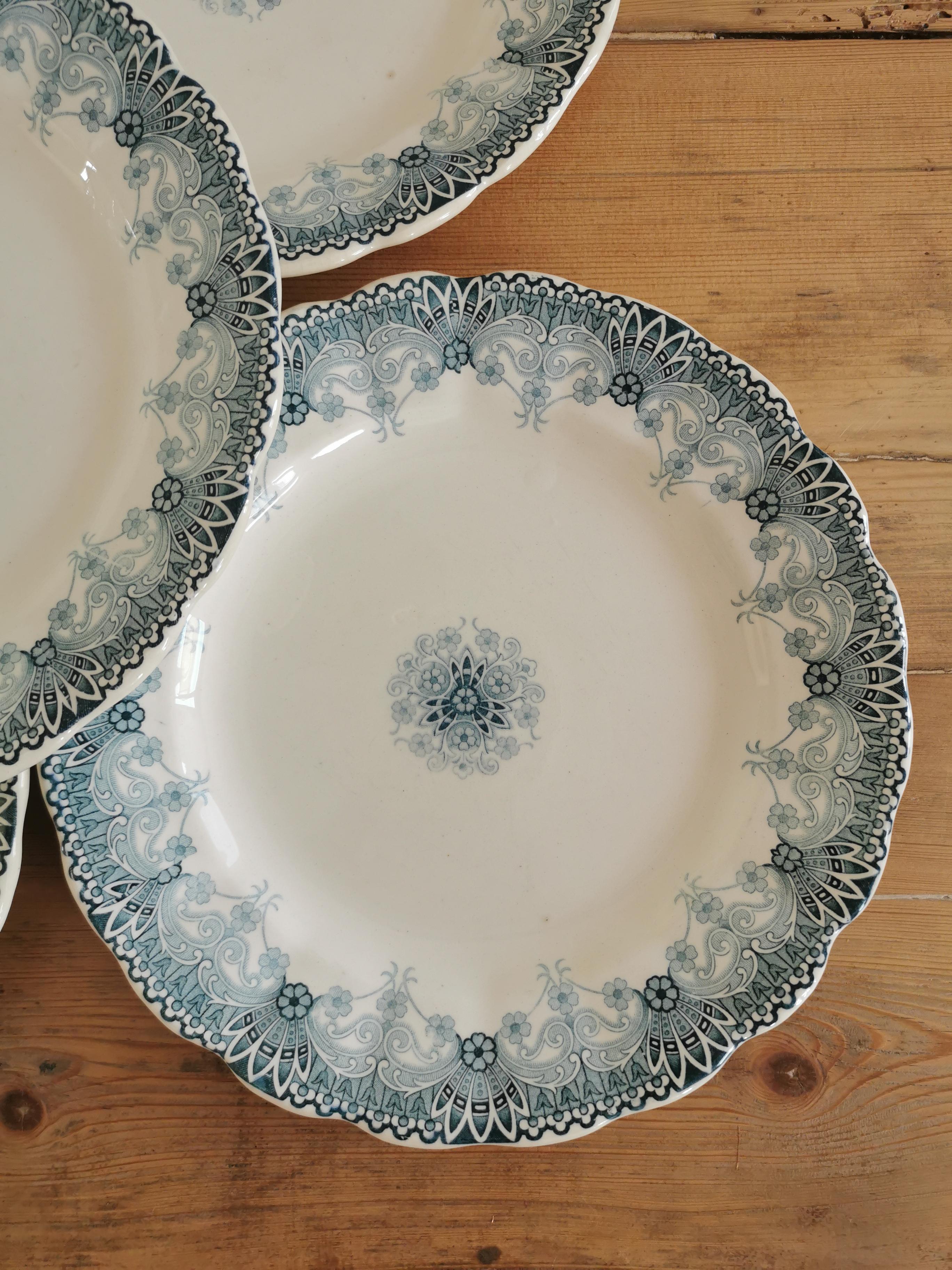 Service de 5 assiettes vintage en Terre de Fer