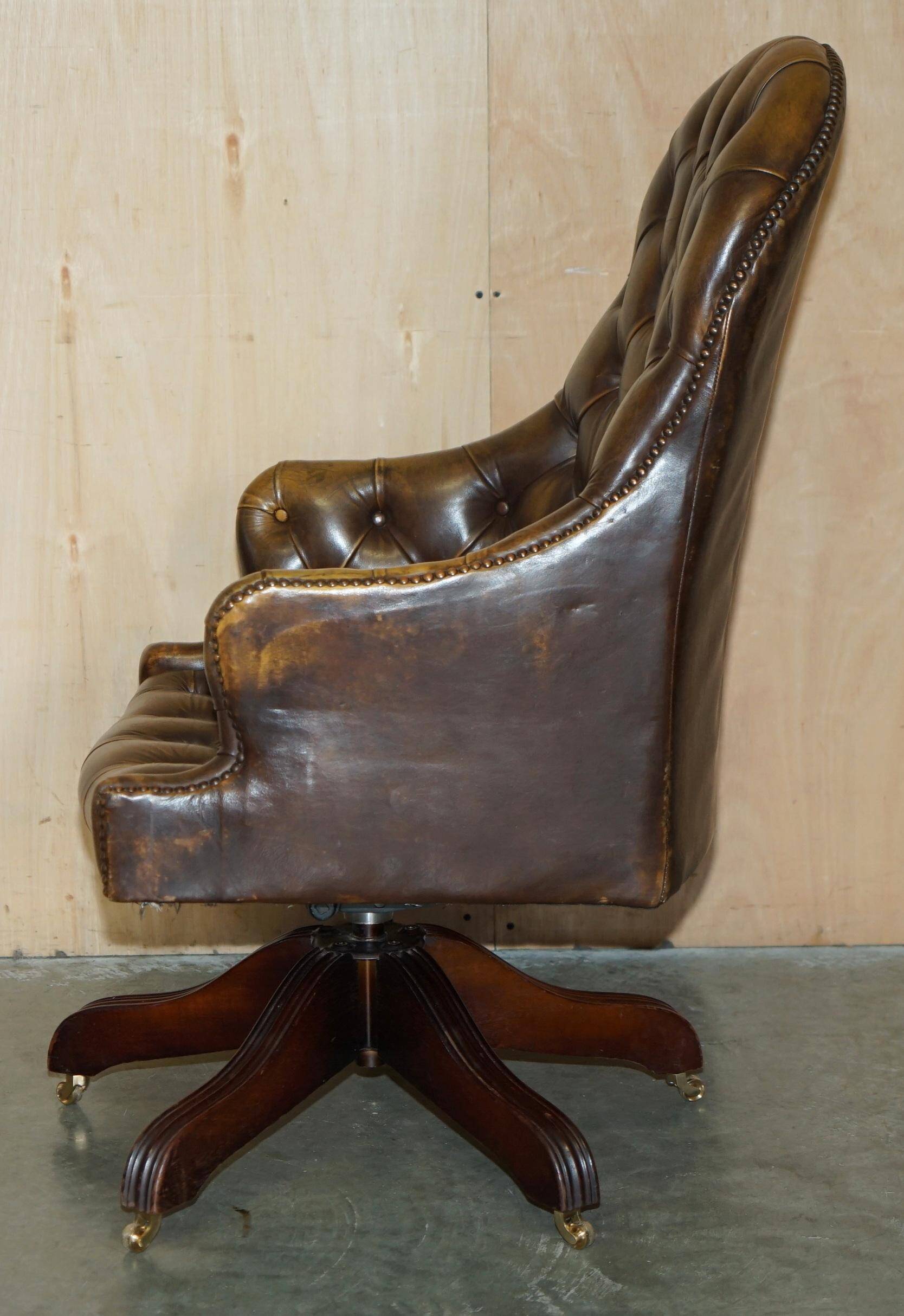 Fauteuil Chesterfield vintage en cuir vieilli
