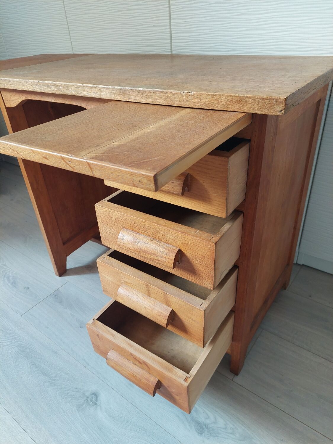 Children's desk