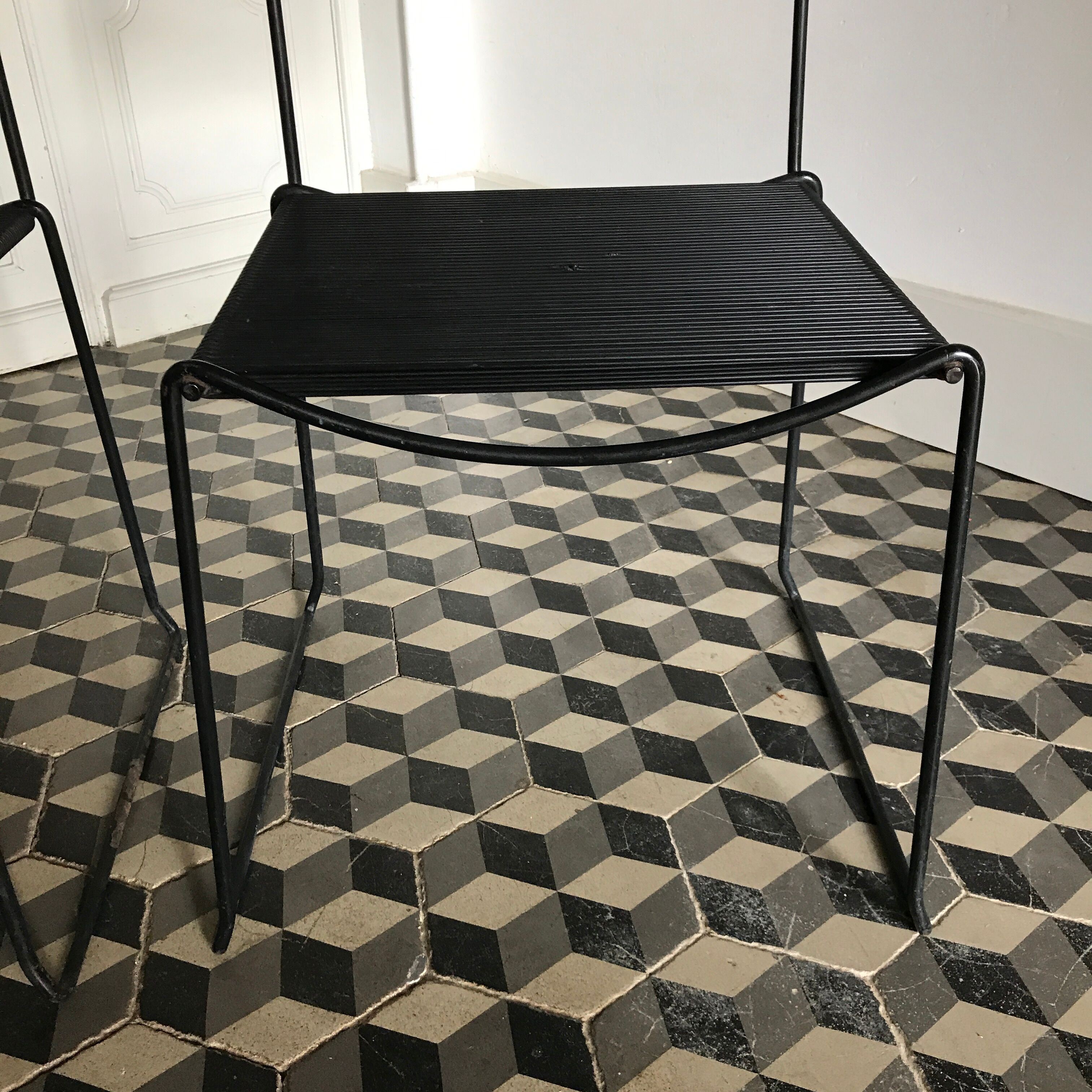 Scoubidou sledge chairs