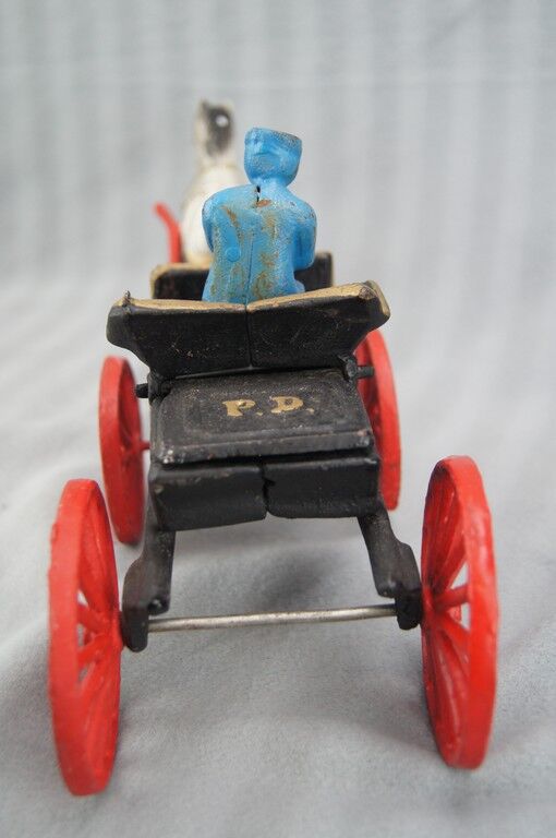 Old toy Horse-drawn carriage in cast iron polychrome iron with checker "P.D. CHIEF"