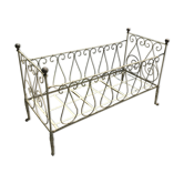 Ancien lit de bébé en fer forgé
