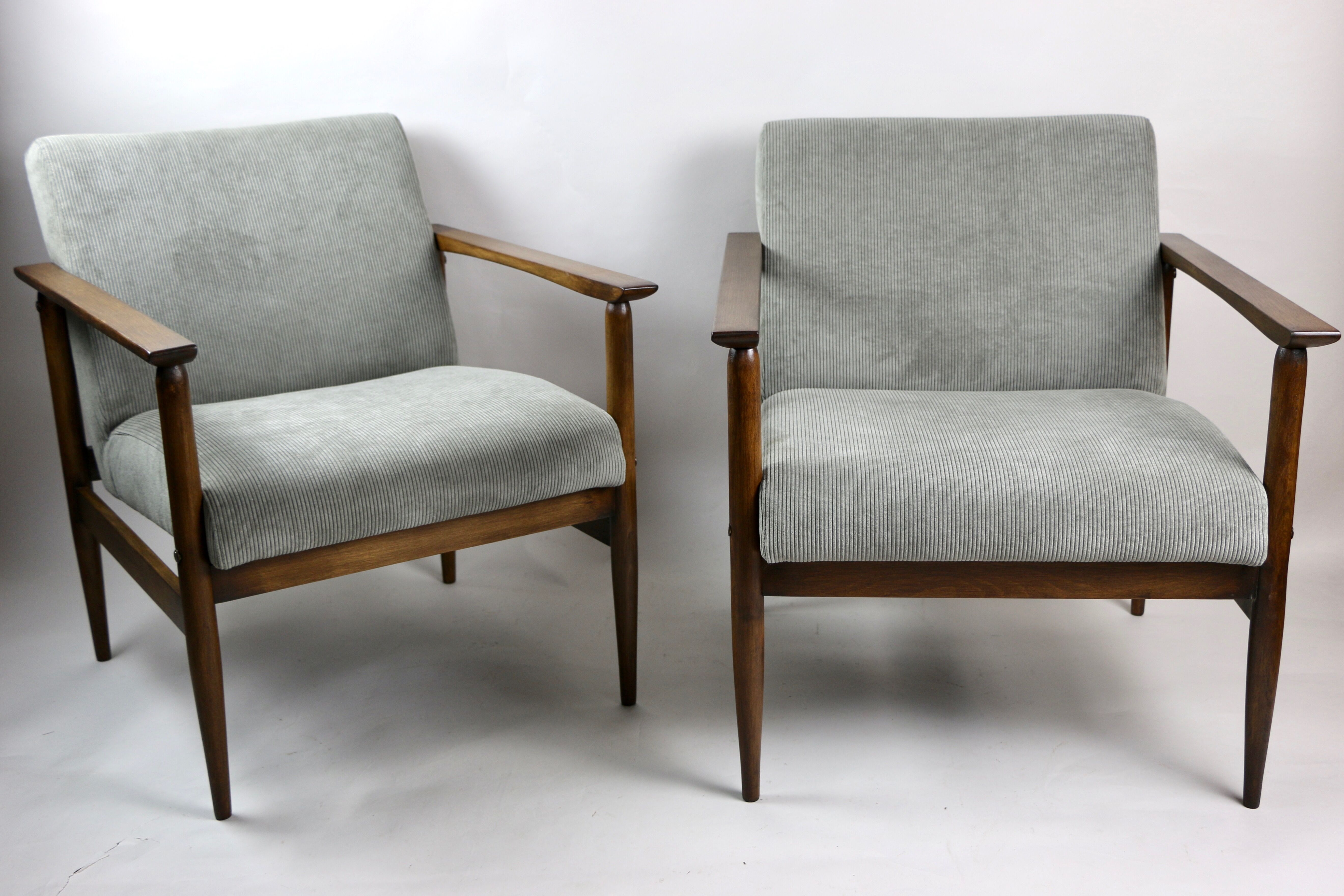Fauteuil classique en velours côtelé, années 1970