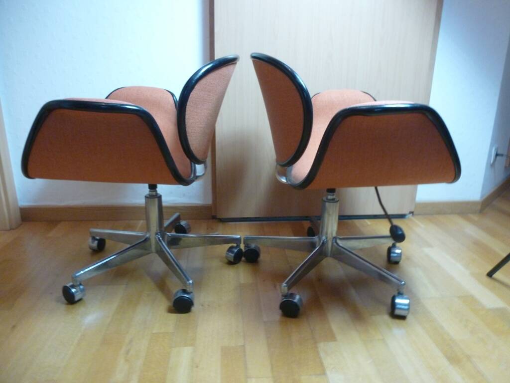 Pair of tulip swivel armchairs by Pierre Paulin for Artifort