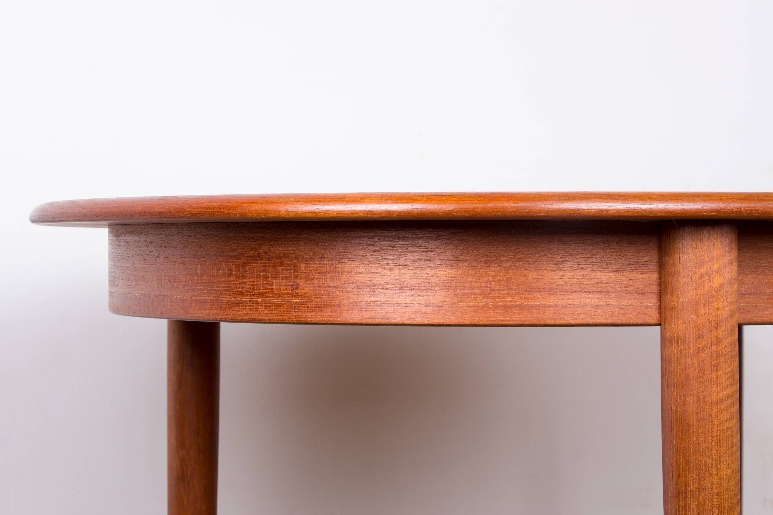 Danish oval teak dining table by Gudme Mobelfabrik 1960.