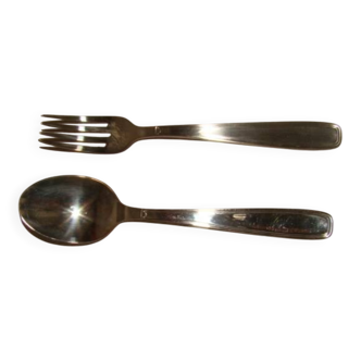 silver-plated table cover weighing 84 grams with case