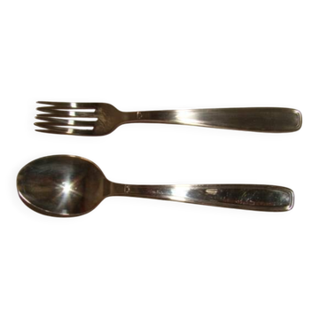 Couverts de table en métal argenté avec écrin