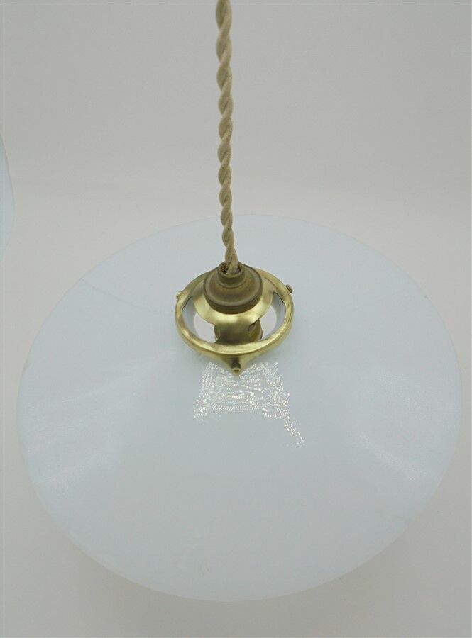 Suspension en opaline
