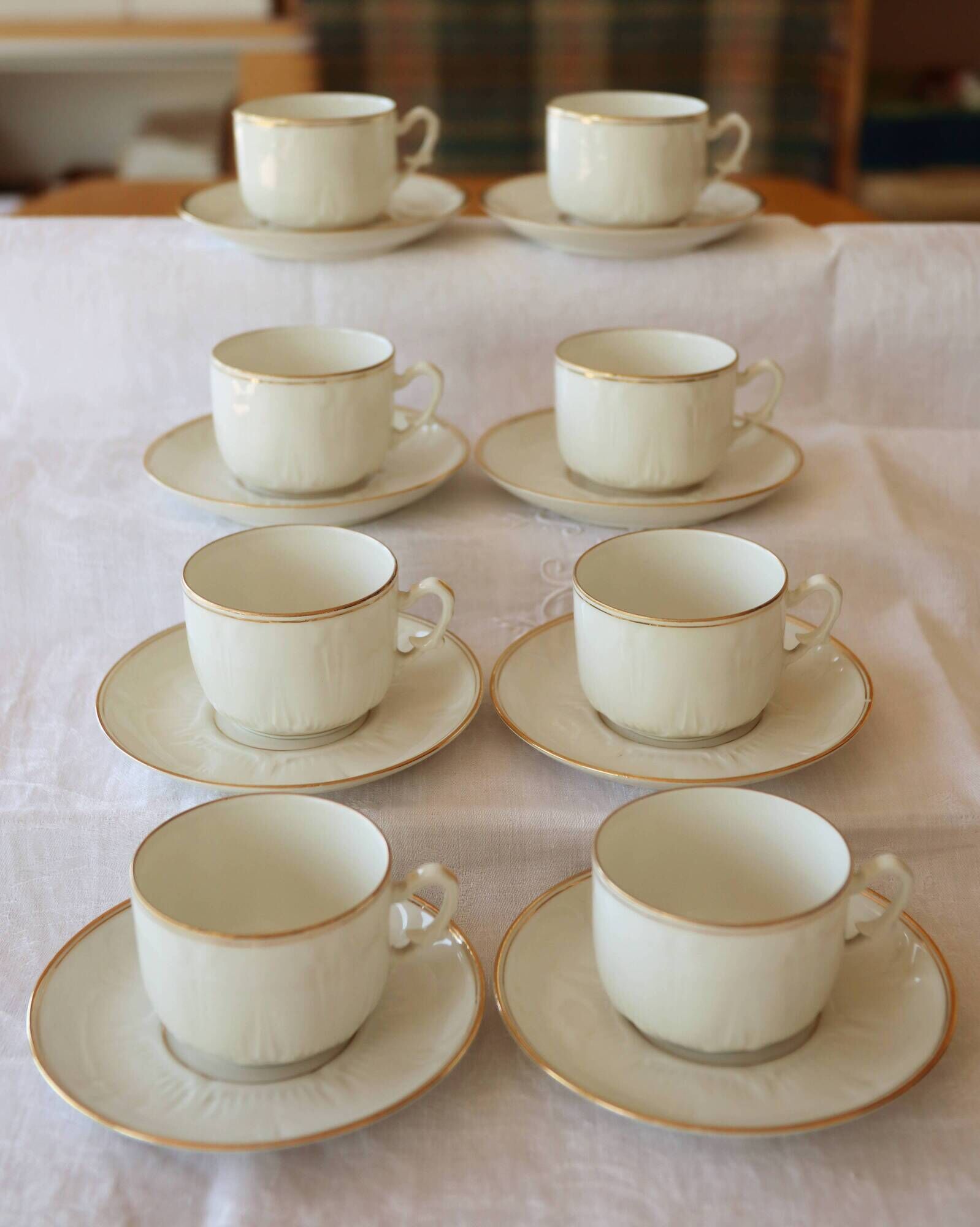 Coffee service for 8 cups with saucers in Limoges porcelain – Gold trim
