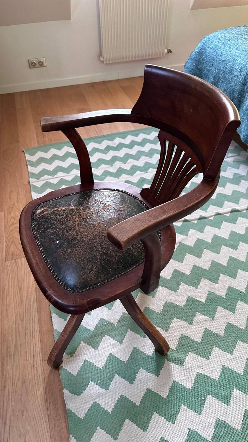 Beautiful vintage 20th-century American cylinder desk and its chair.