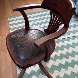 Beautiful vintage 20th-century American cylinder desk and its chair.