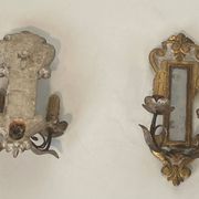 Pair of wall sconces in carved wood and silvered and gilded patinated metal with a central mirror.