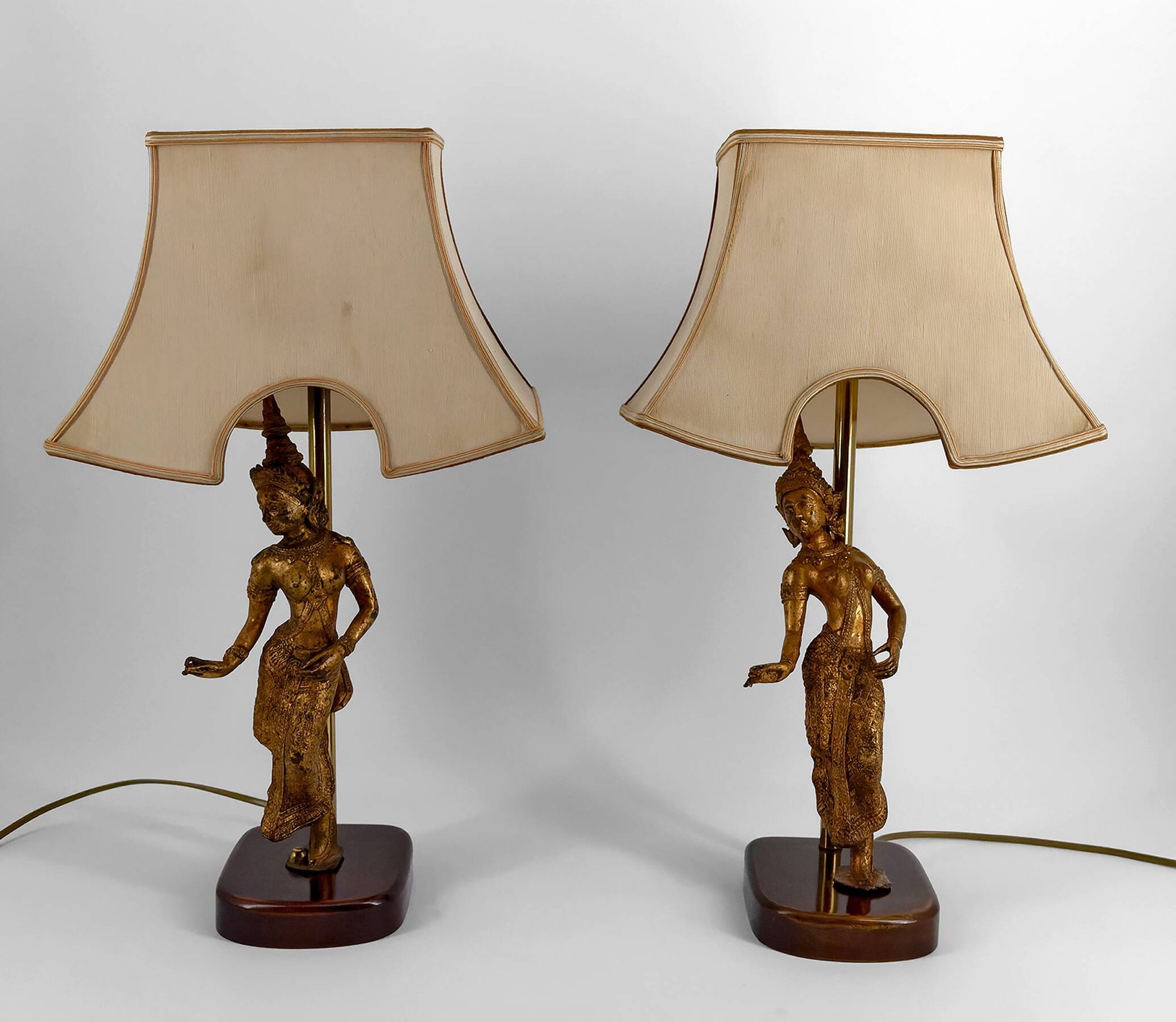 Paire de Lampes Sculpturales en Bronze Doré, Danseuses Thaïs, XXe