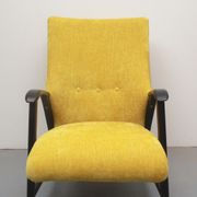 Fauteuil des années 1950 en velours jaune, entièrement restauré