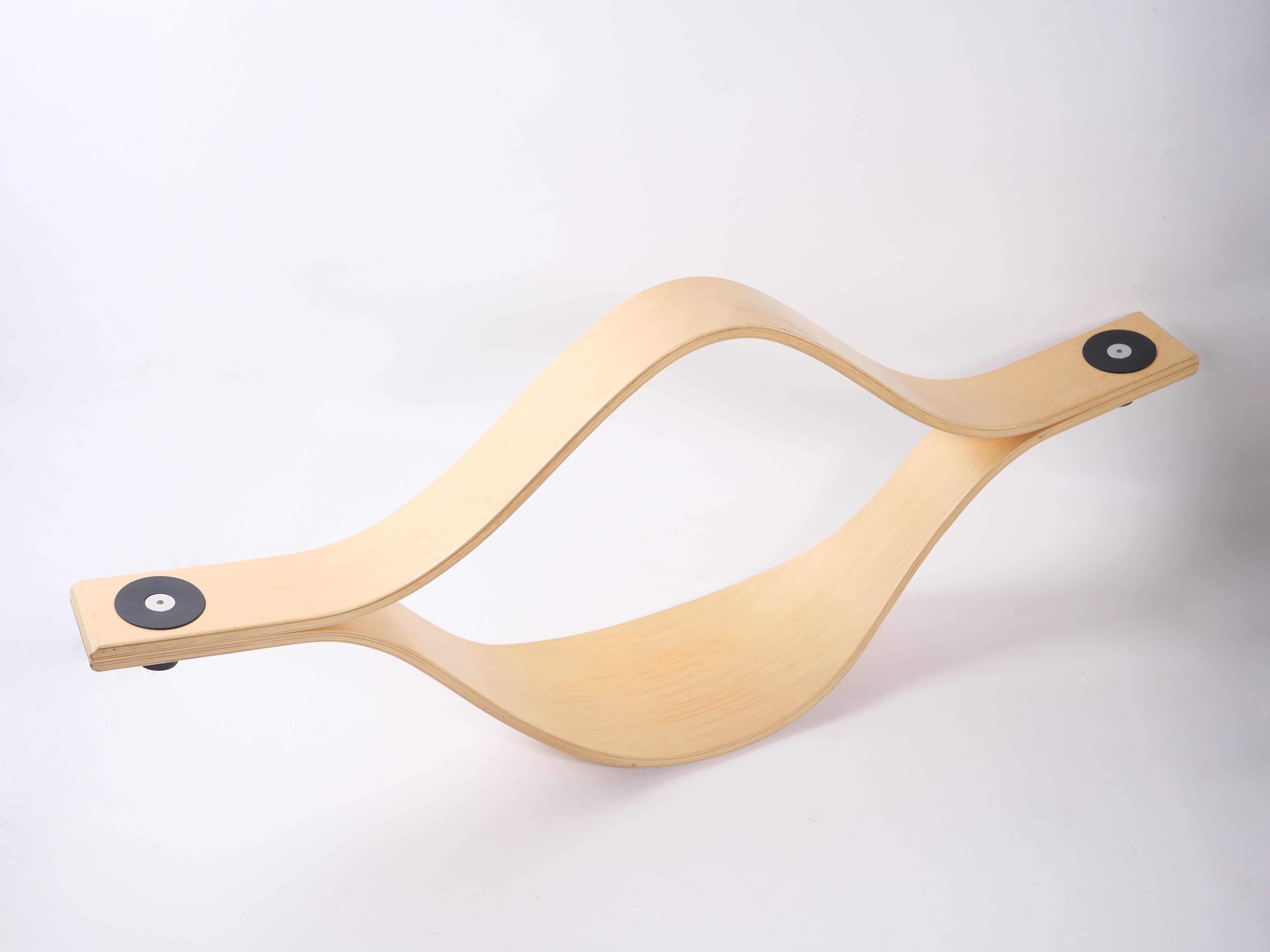 Collector rocker swing