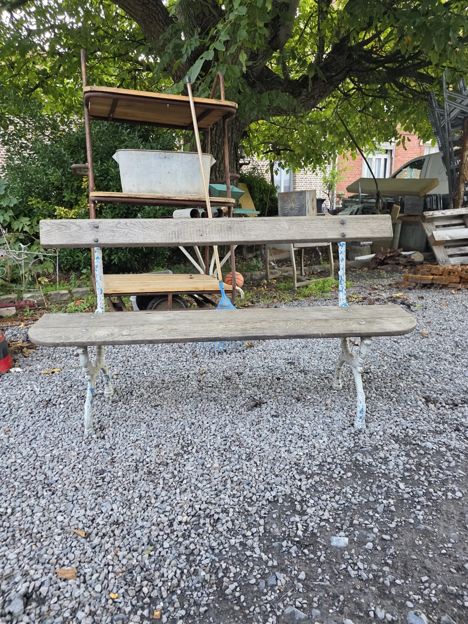 Old garden bench in cast iron and oak
