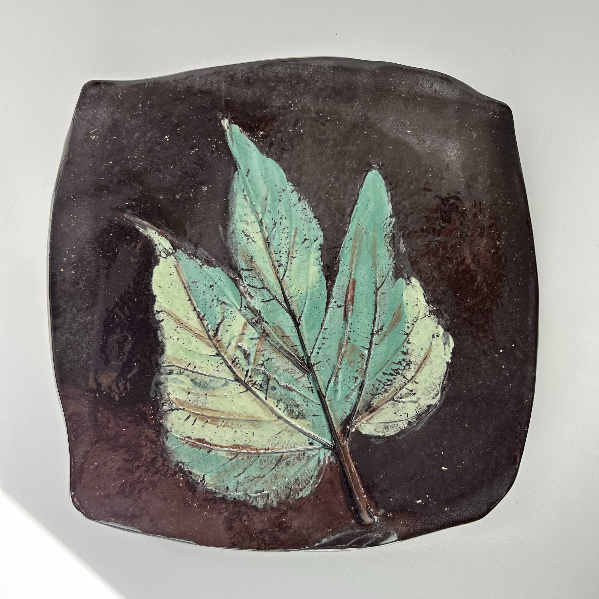 Decorative plate leaf signed