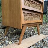 Chiffonnier vintage en rotin et pieds compas 1950