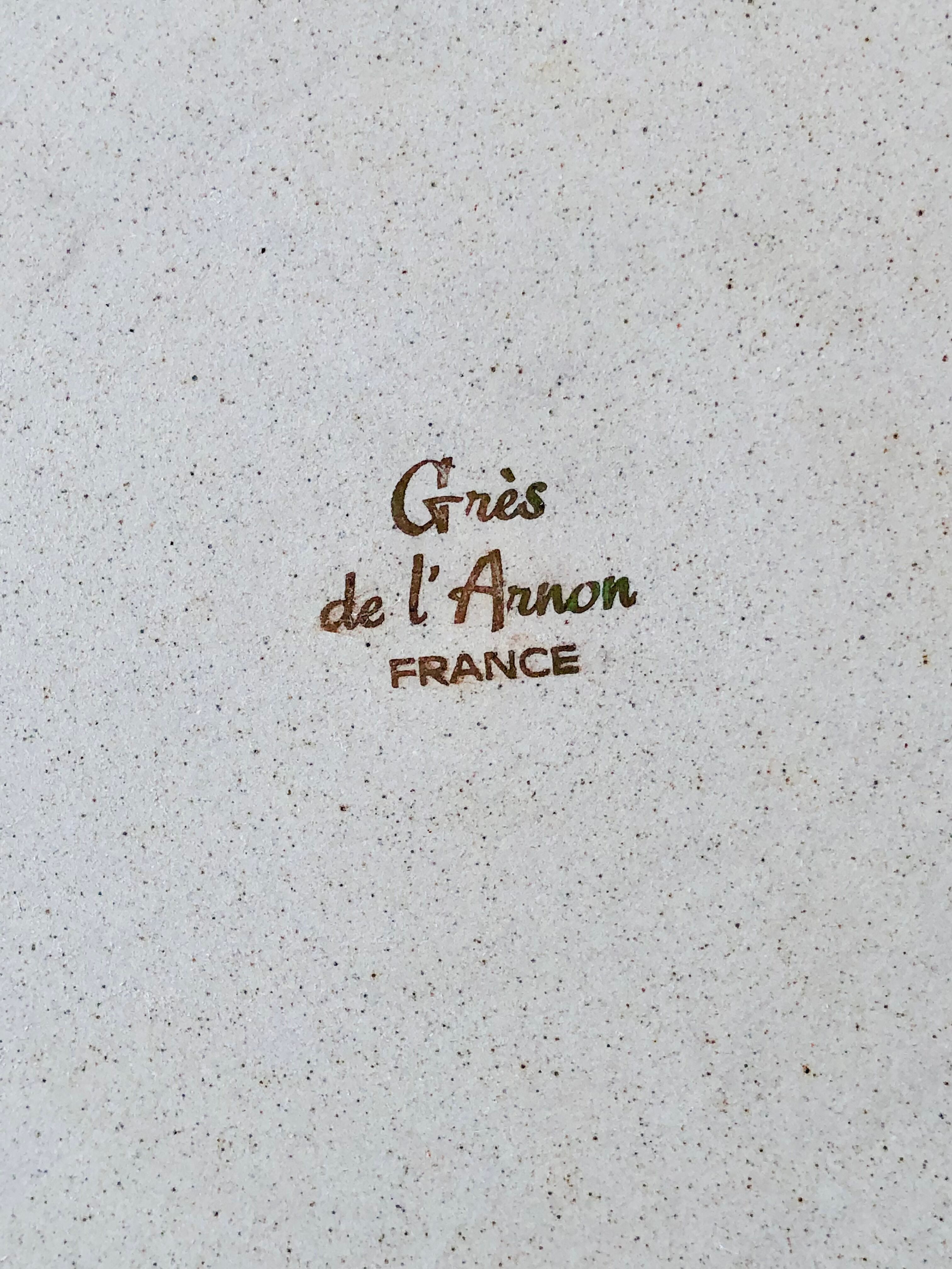 Dessert plates in sandstone from L'Arnon