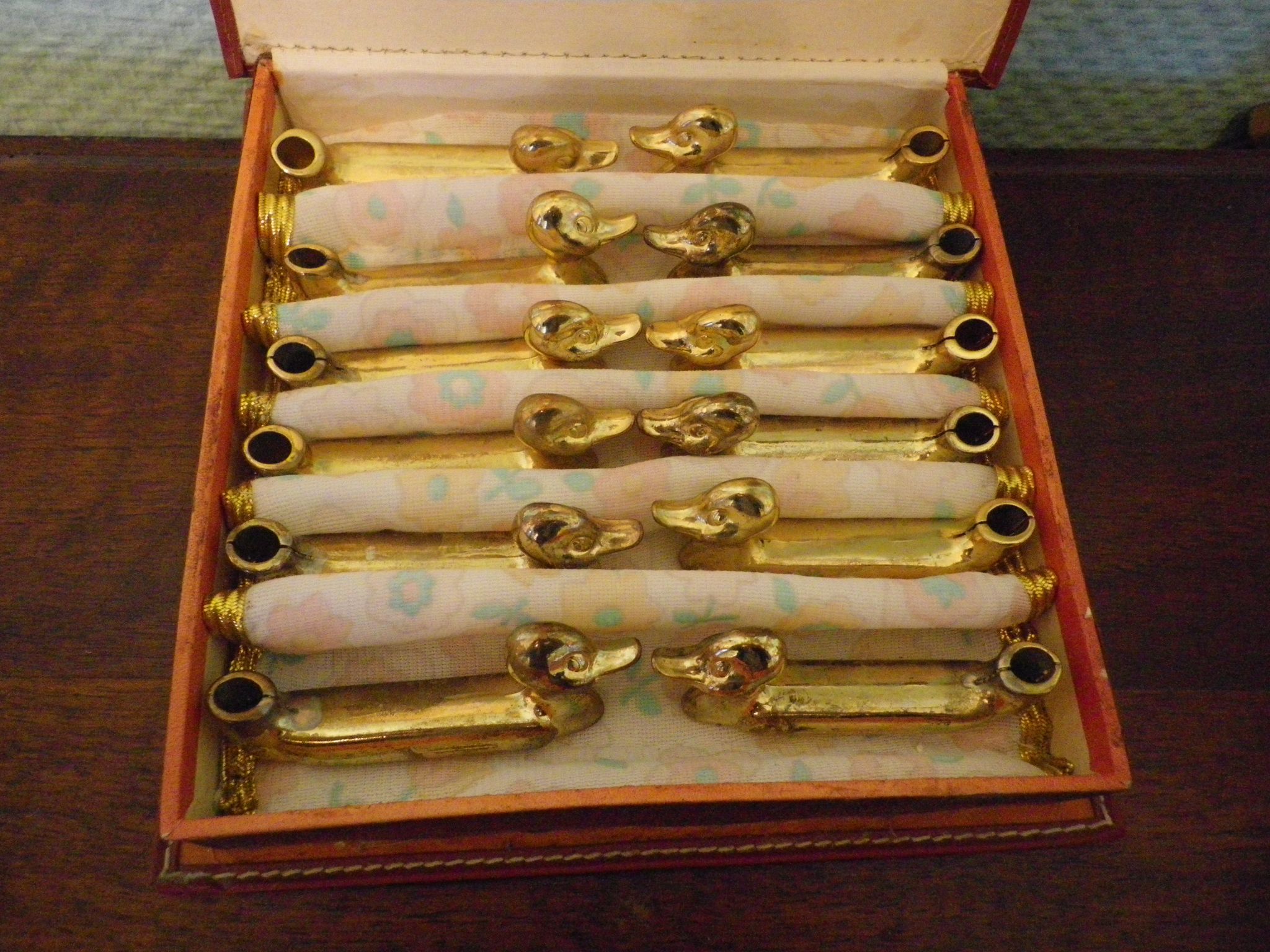 Box of 12 knife holders in silver metal, shape of canrds, 60s