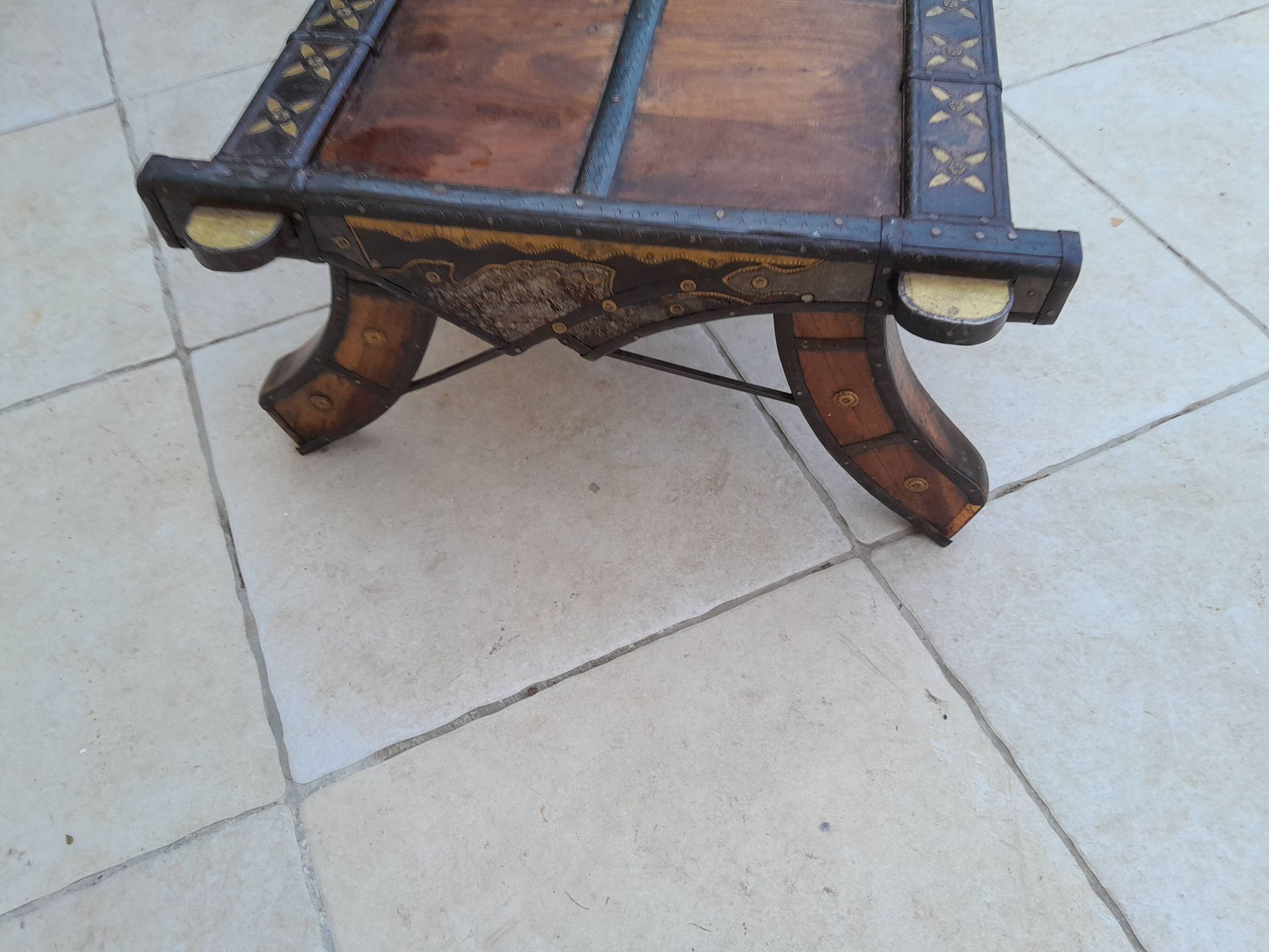Table basse ancienne tibetaine bois cuivre