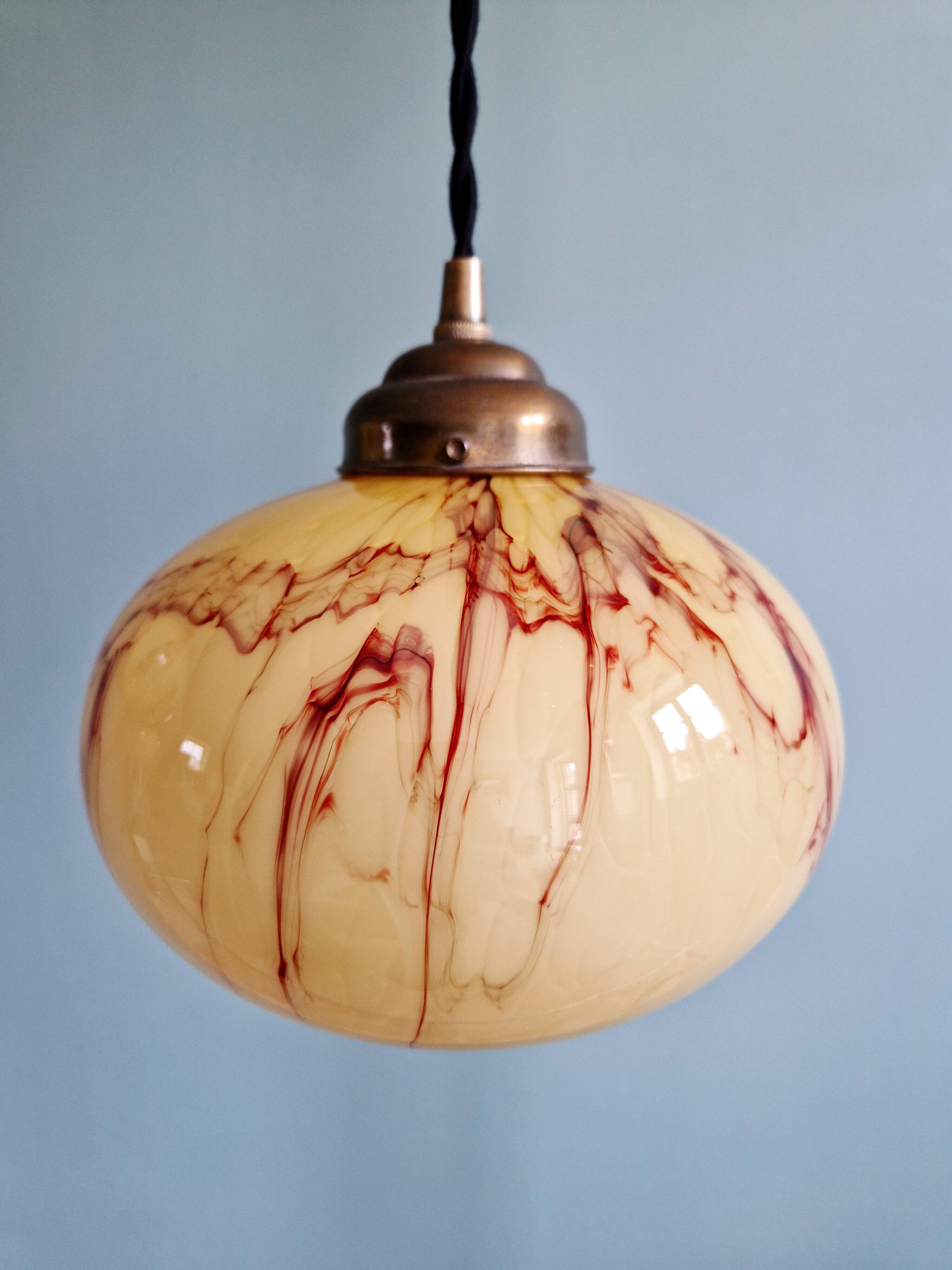 Trio de suspensions art déco en opaline marbrée, Scailmont, 1920-30