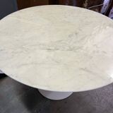 Table ronde marbre d’Ereo Saarinen édition Knoll