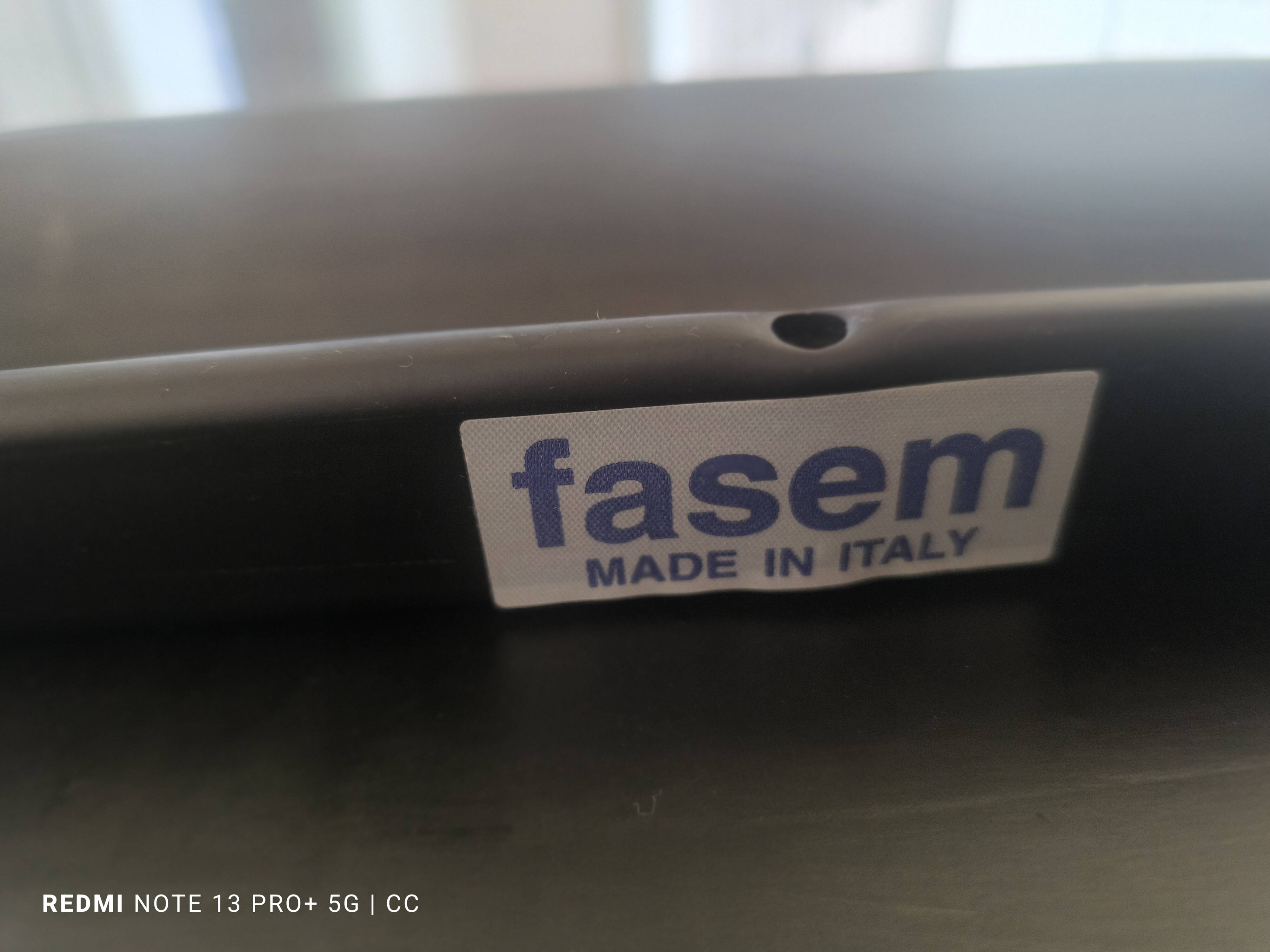 P40 fasem chairs by giancarlo vegni & gianfranco gualtierotti