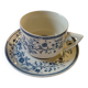 Une tasse à thé/chocolat plus sa soucoupe