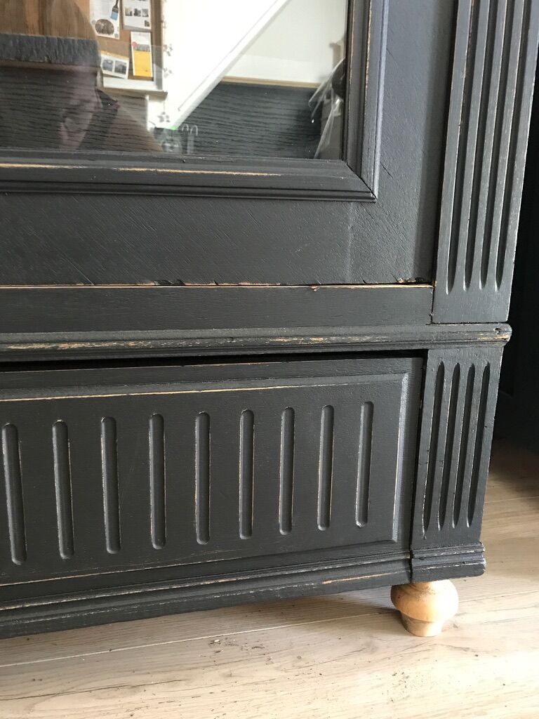 Black and wood showcase