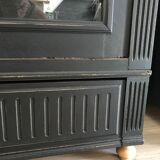 Black and wood showcase