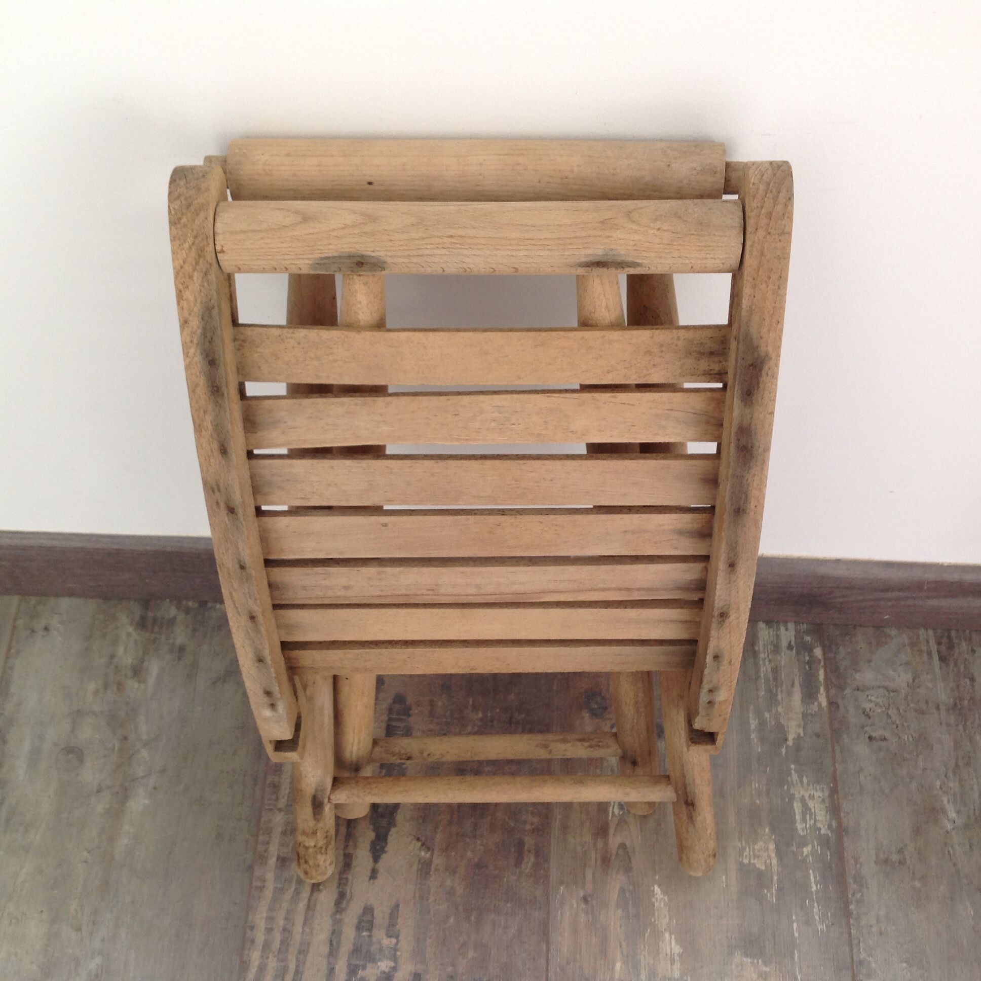 Folding wood stool
