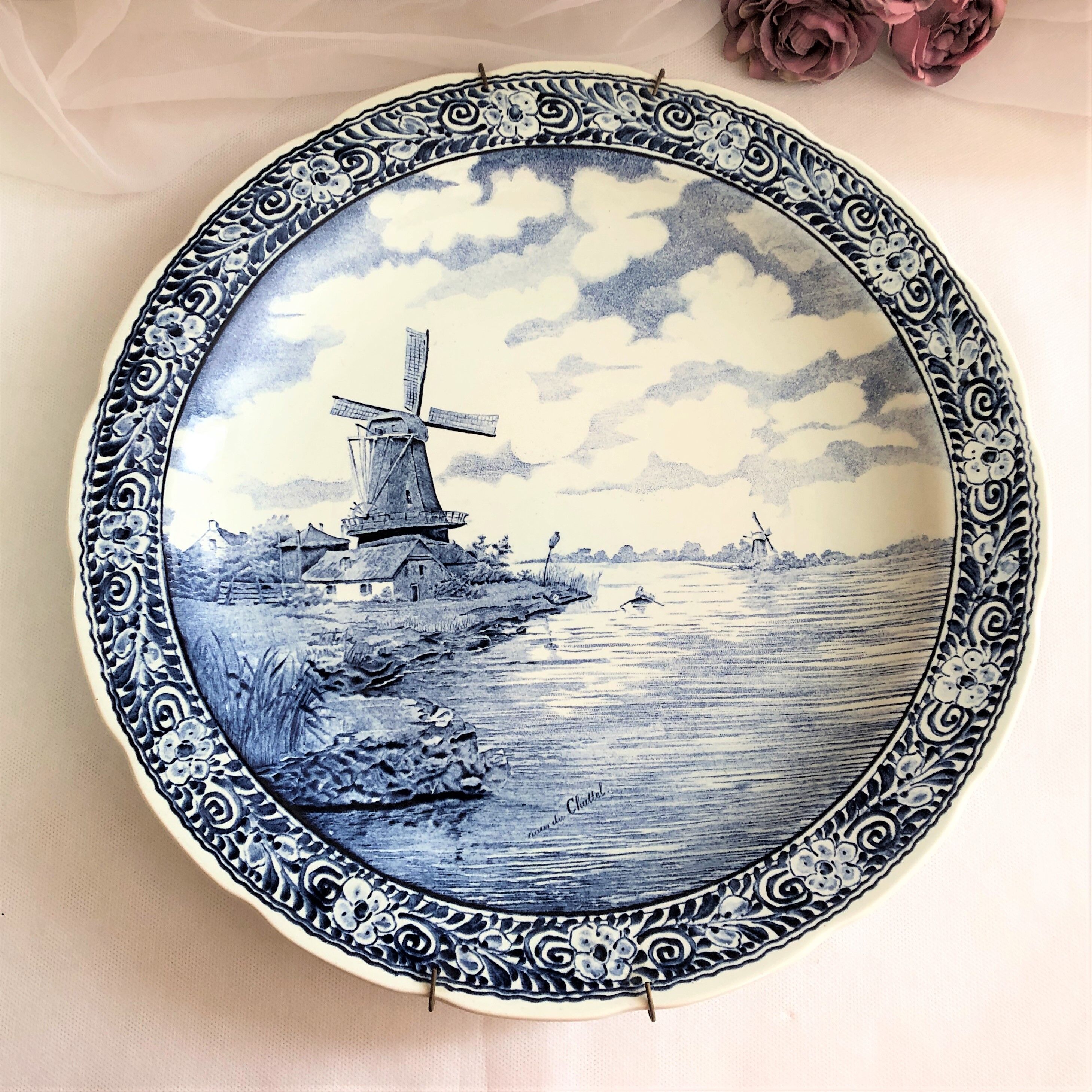Hollow dish and wall hanger earthenware M.R.L Boch Delft's 39.5 cm