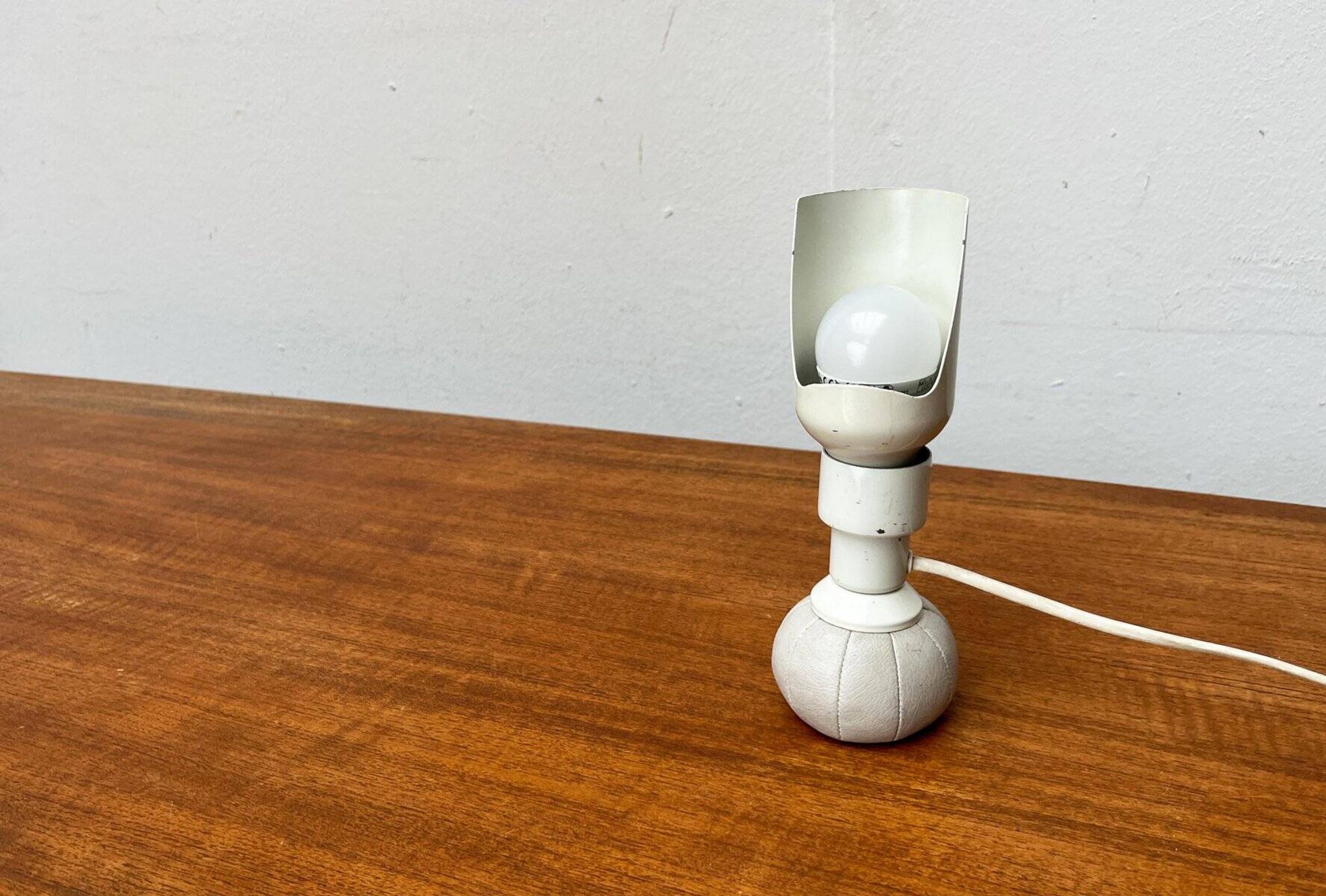 Italian table lamp model 600/P from the mid-century space by Gino Sarfatti for Arteluce, 1960s.