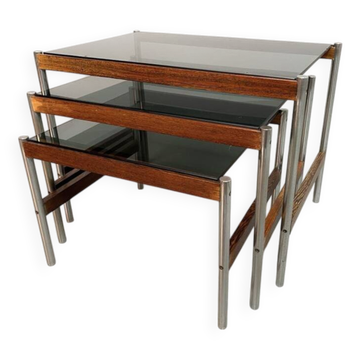 3 tables gigognes Fristho de design hollandais avec plateau en verre fumé et cadre en wengé, années 60