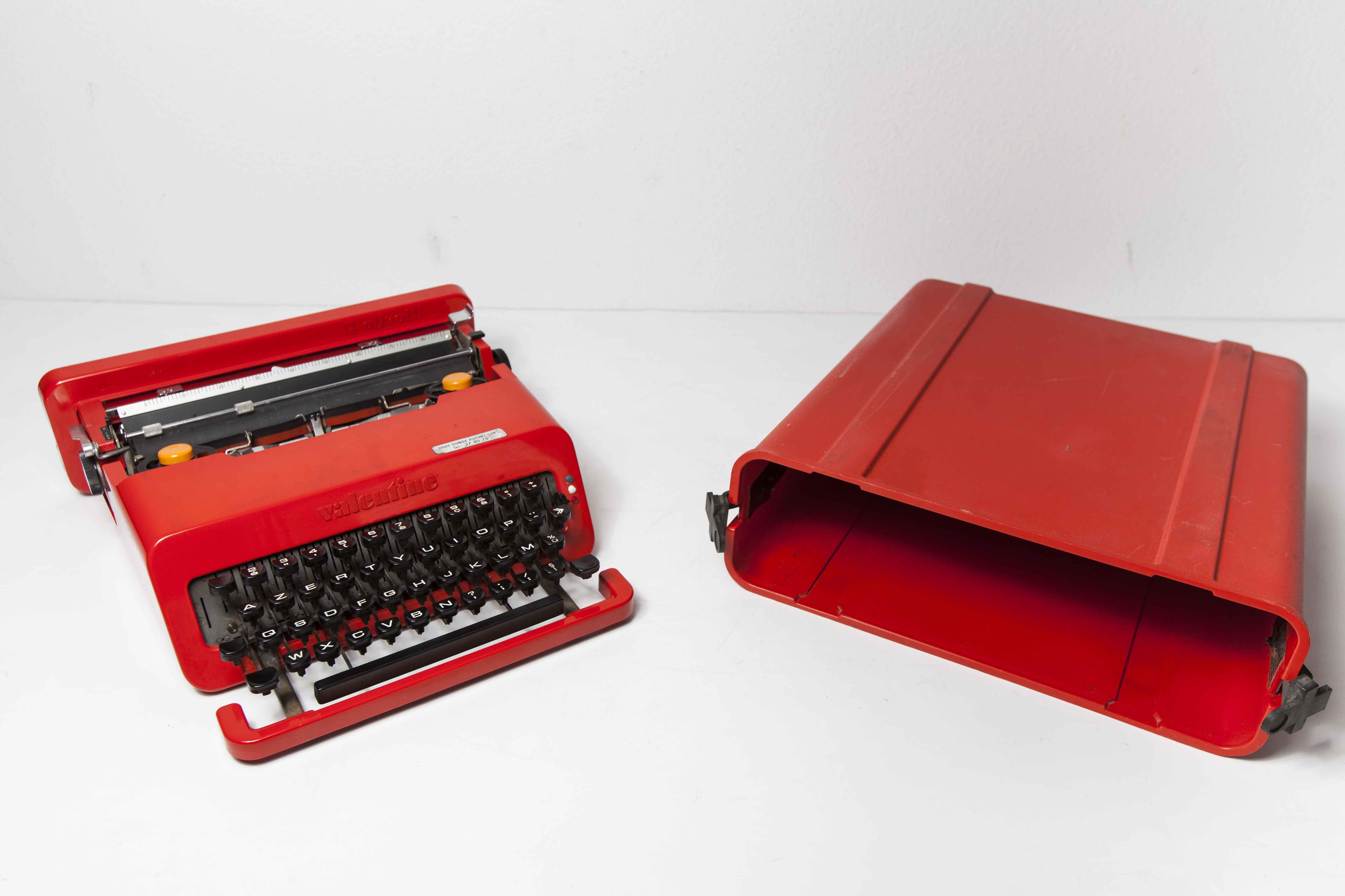 Typewriter Olivetti Valentine 1970