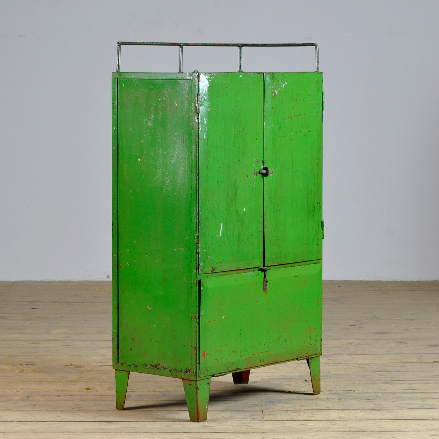 Armoire industrielle en fer avec 4 tiroirs, années 1960