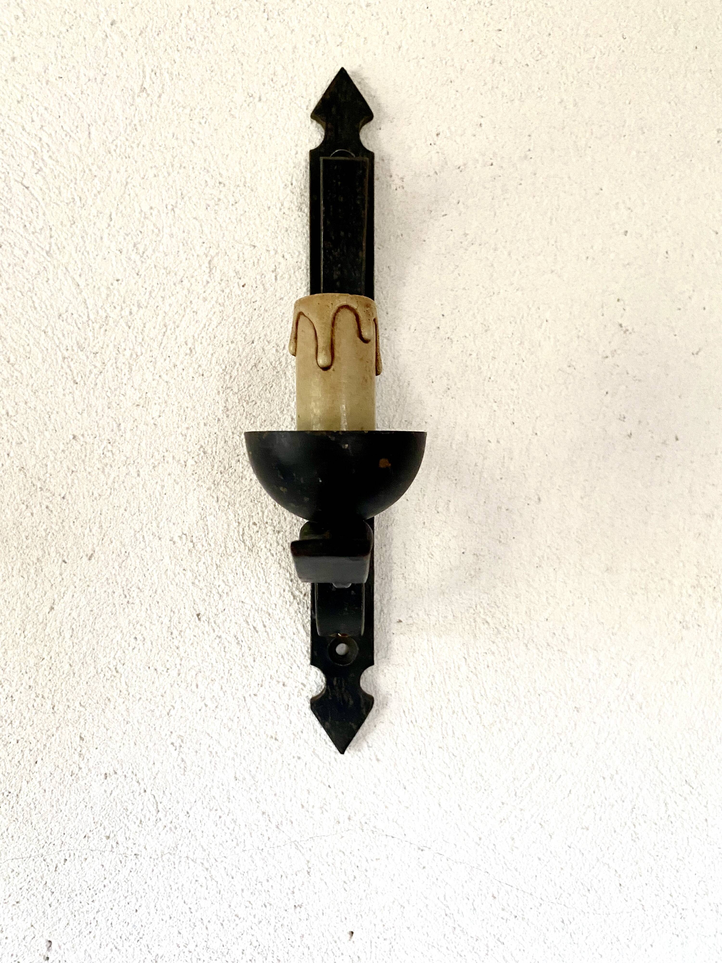 Wrought iron wall light, fabric cable