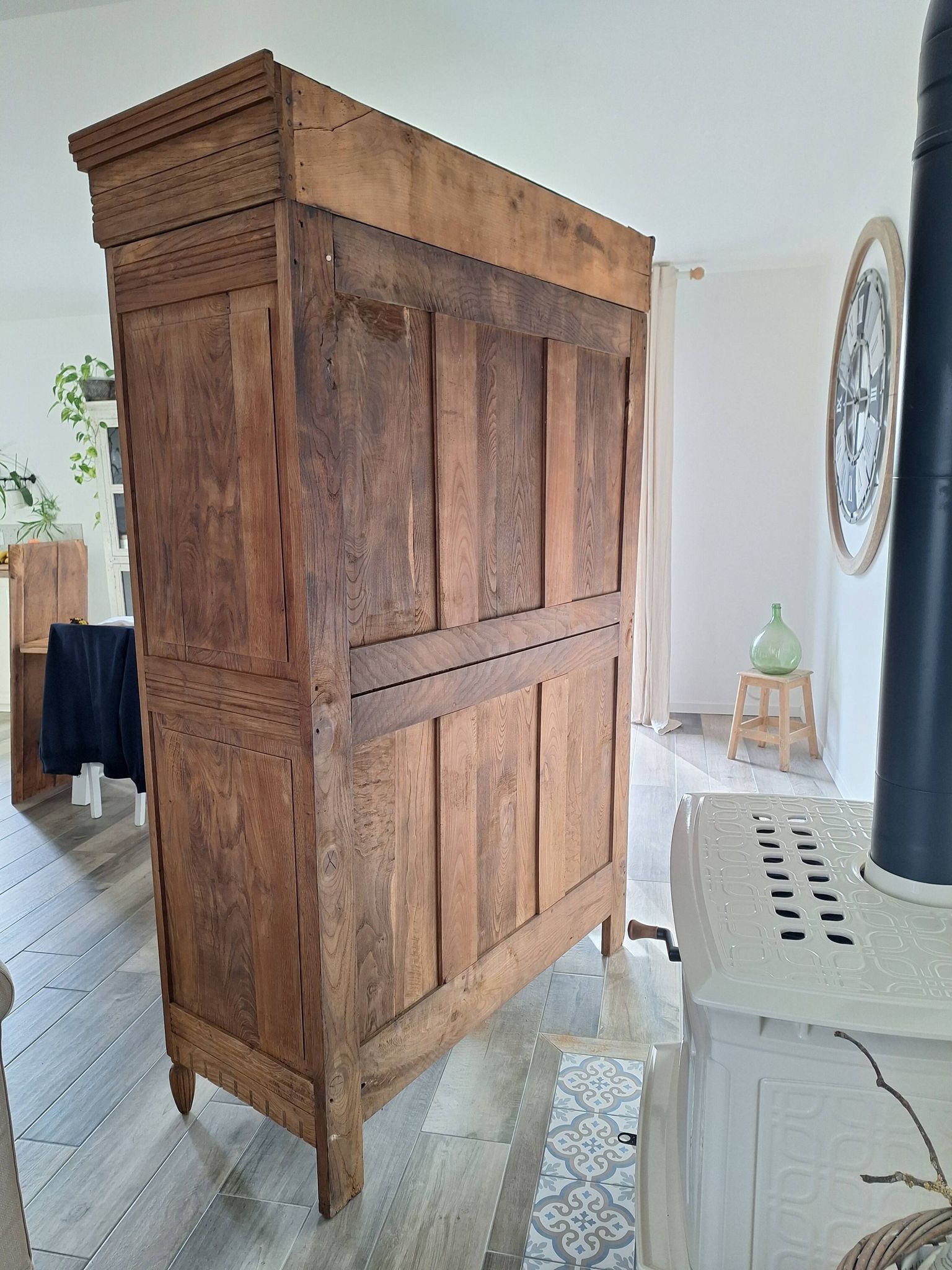 Wardrobe, oak linen cupboard from 1920.